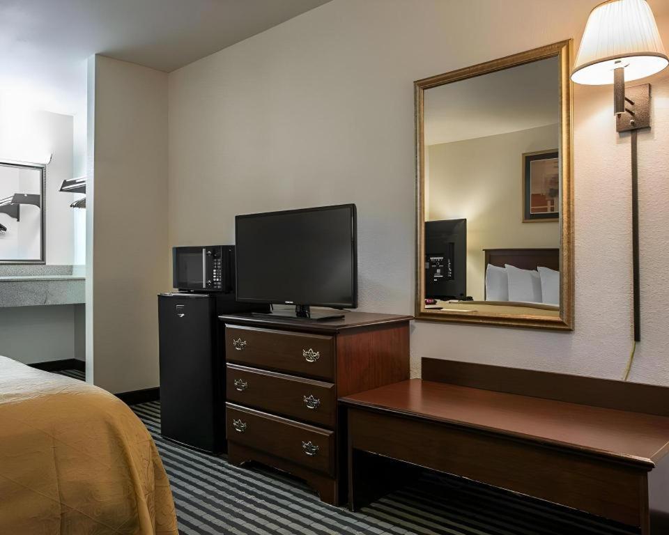 Quality Inn Columbia Airport Уэст-Коламбия Экстерьер фото