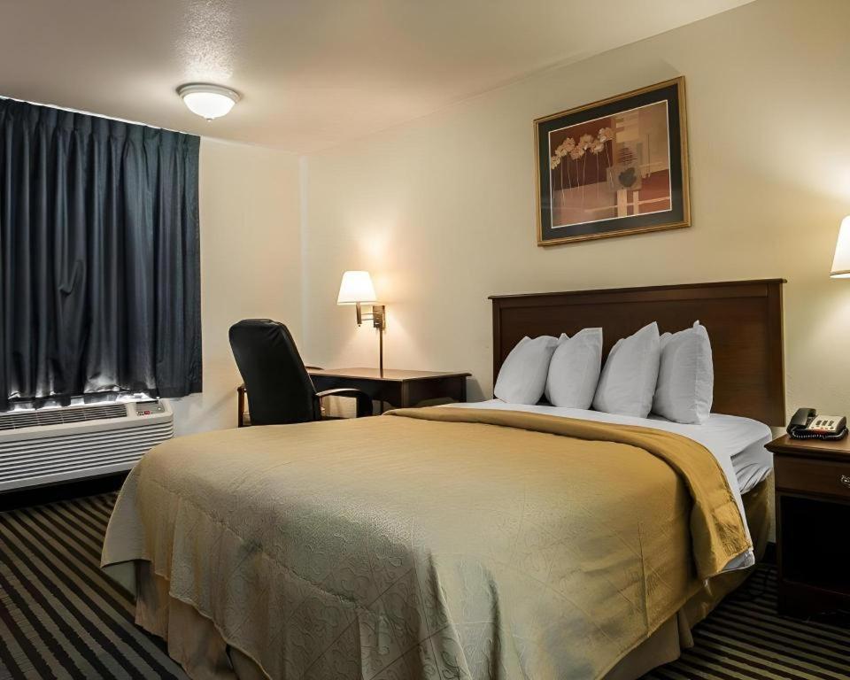 Quality Inn Columbia Airport Уэст-Коламбия Экстерьер фото