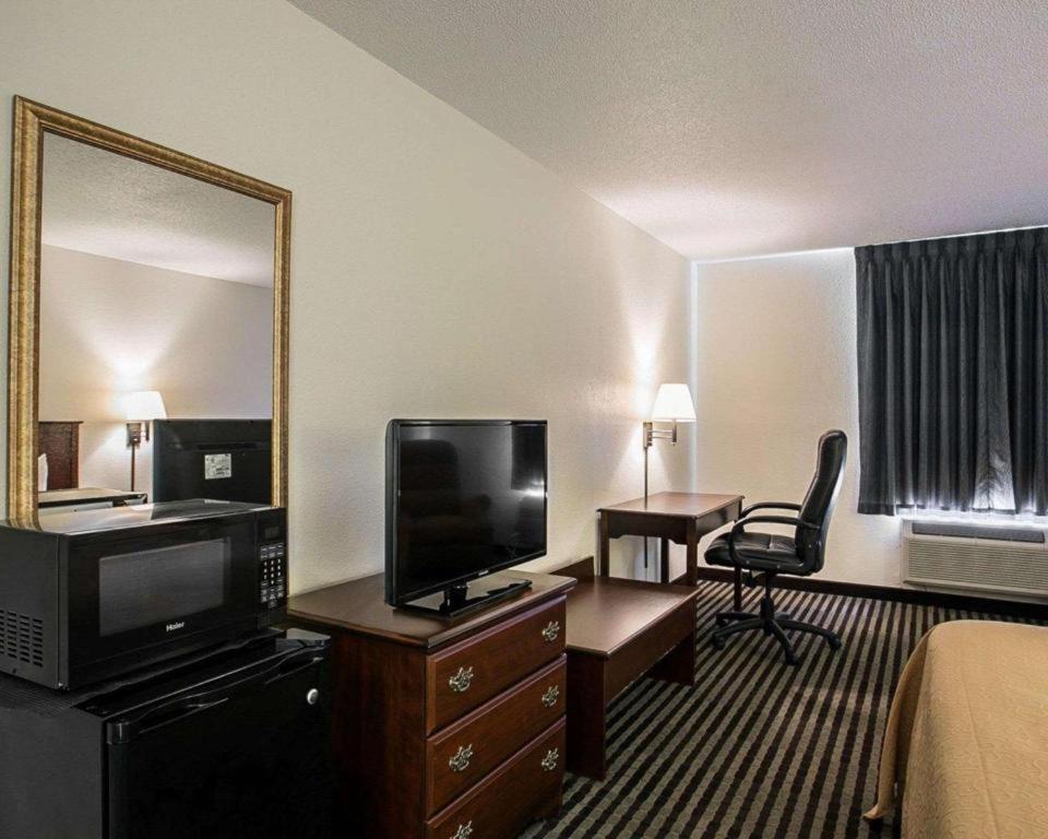 Quality Inn Columbia Airport Уэст-Коламбия Экстерьер фото