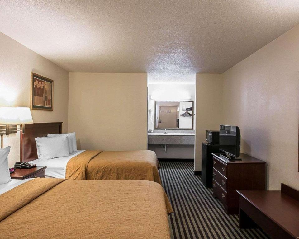 Quality Inn Columbia Airport Уэст-Коламбия Экстерьер фото