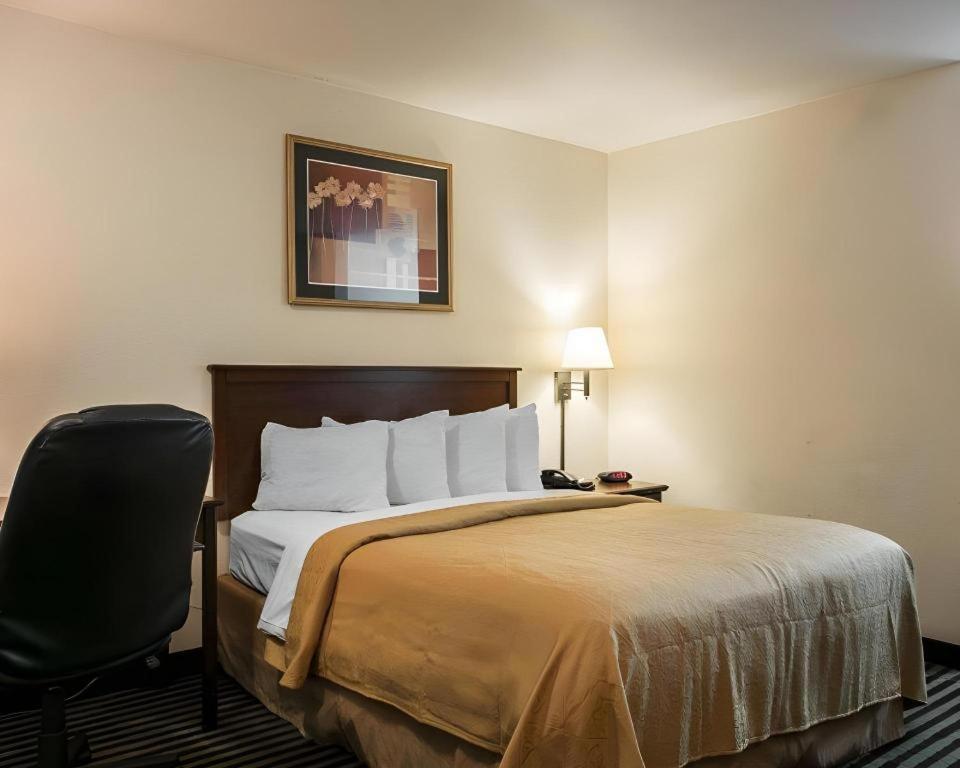 Quality Inn Columbia Airport Уэст-Коламбия Экстерьер фото