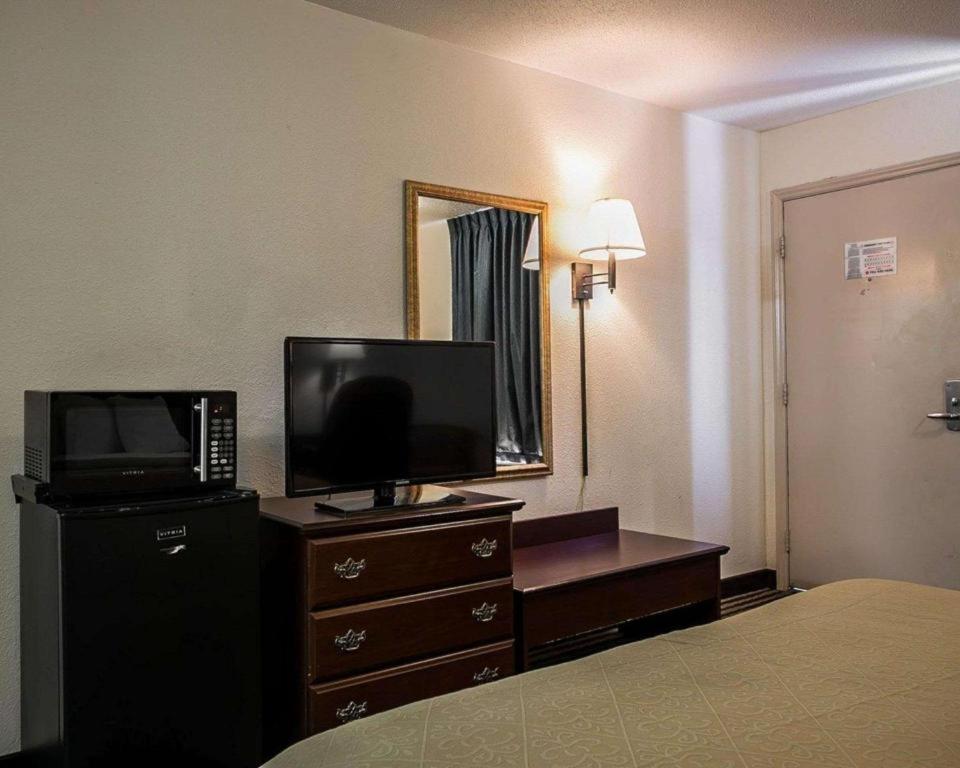 Quality Inn Columbia Airport Уэст-Коламбия Экстерьер фото