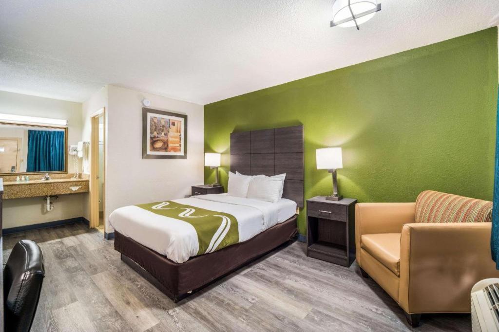 Quality Inn Columbia Airport Уэст-Коламбия Экстерьер фото