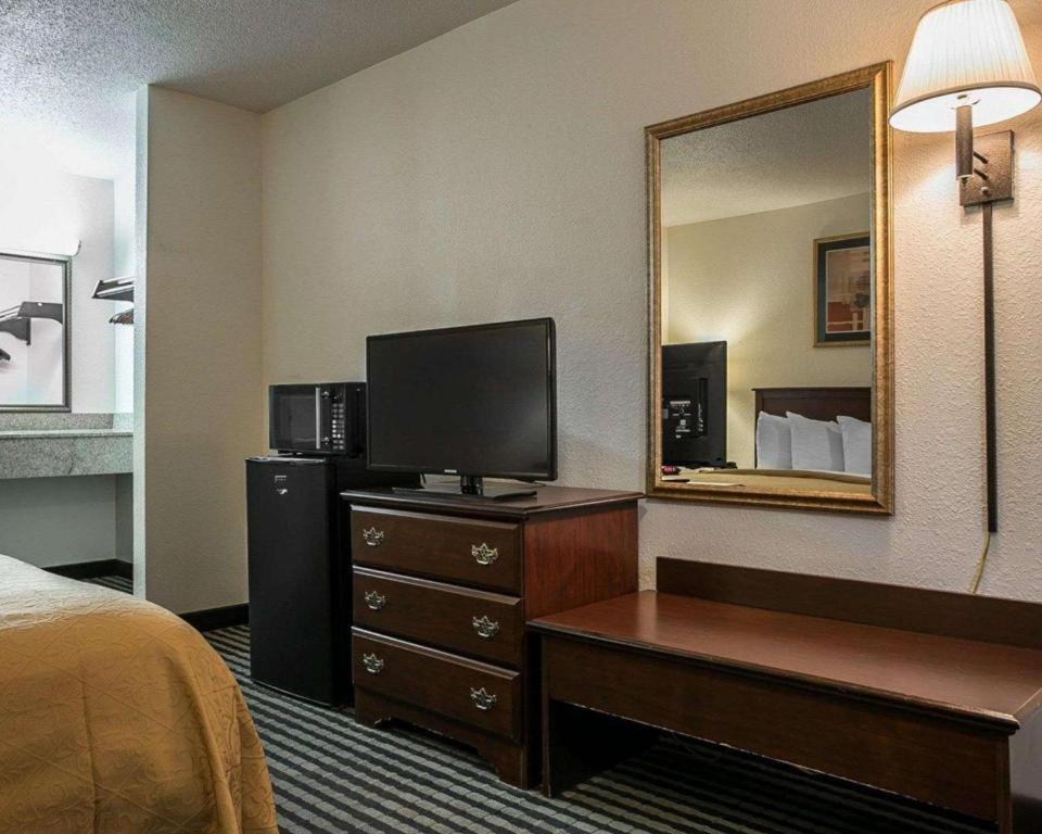 Quality Inn Columbia Airport Уэст-Коламбия Экстерьер фото
