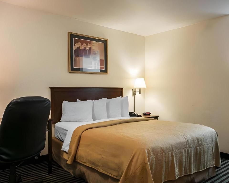 Quality Inn Columbia Airport Уэст-Коламбия Экстерьер фото