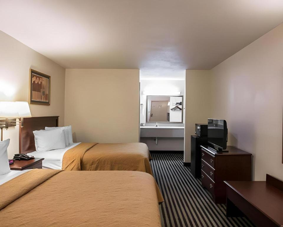 Quality Inn Columbia Airport Уэст-Коламбия Экстерьер фото