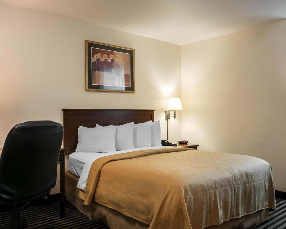 Quality Inn Columbia Airport Уэст-Коламбия Экстерьер фото