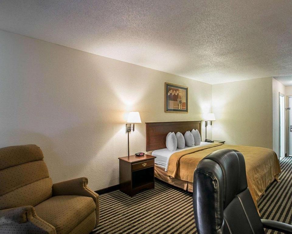 Quality Inn Columbia Airport Уэст-Коламбия Экстерьер фото