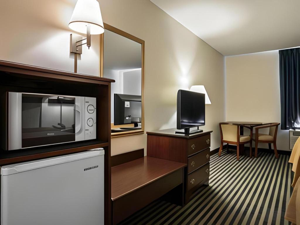 Quality Inn Columbia Airport Уэст-Коламбия Экстерьер фото