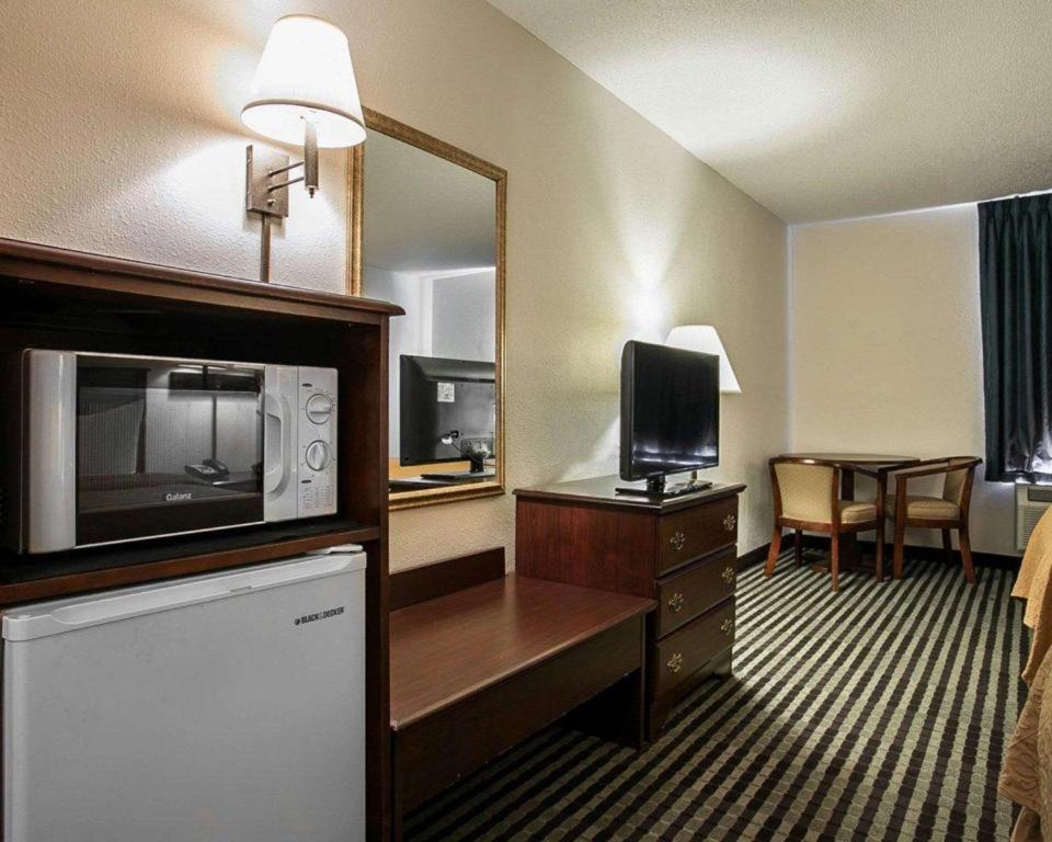 Quality Inn Columbia Airport Уэст-Коламбия Экстерьер фото